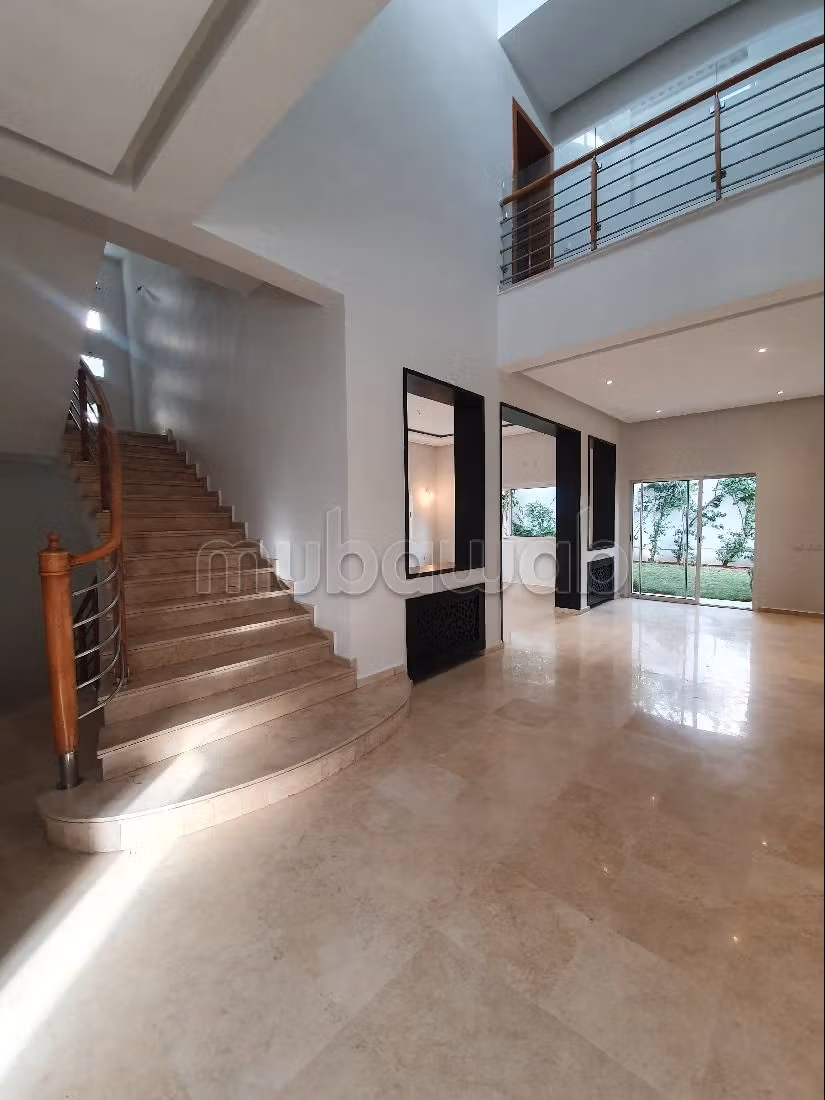 High quality villa rental in Ain Diab. Area 450 m². Reinforced door and double glazing. 
