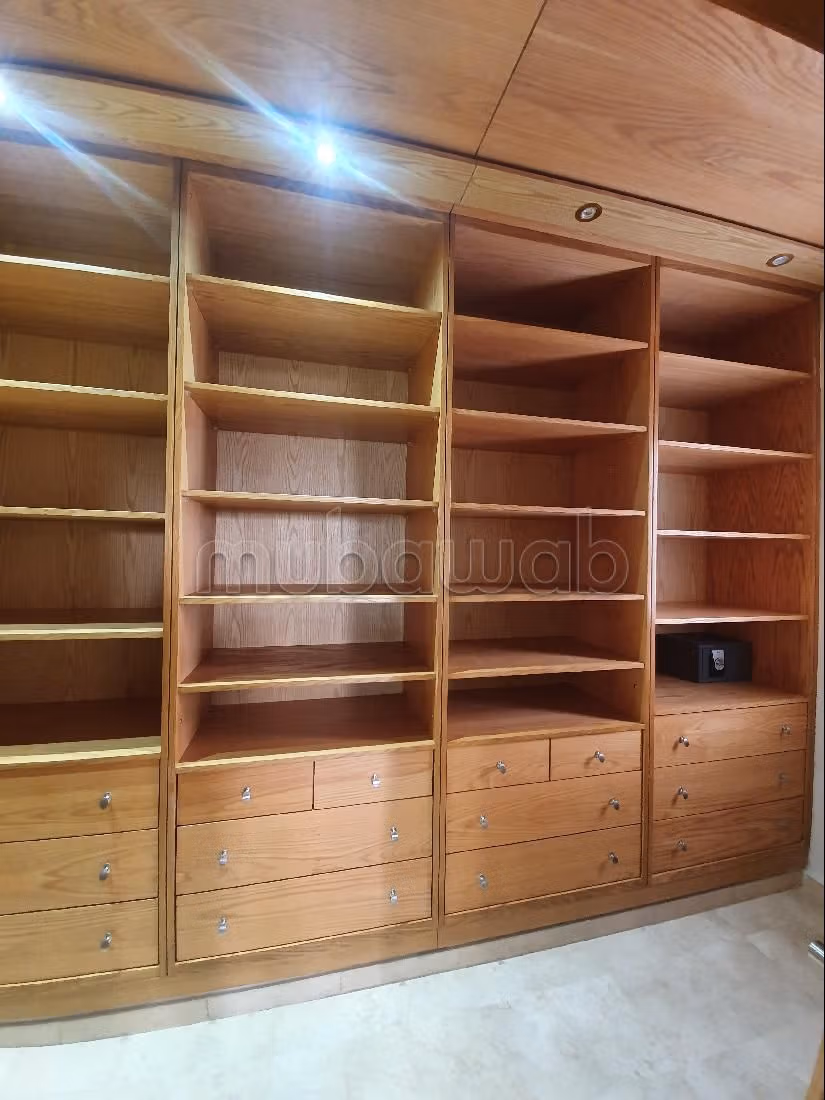 High quality villa rental in Ain Diab. Area 450 m². Reinforced door and double glazing. 