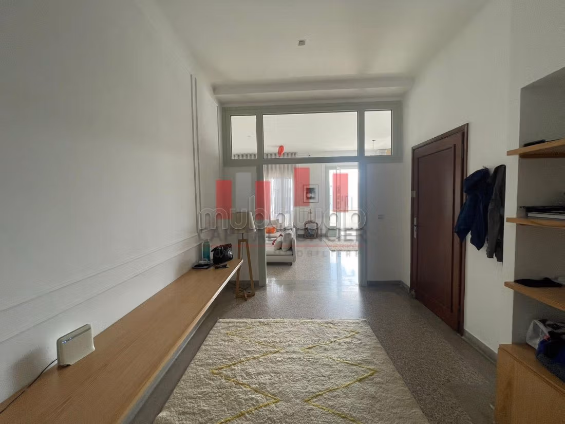 Affitta questo appartamento in centro città. Superficie di 120 m². Ben arredato