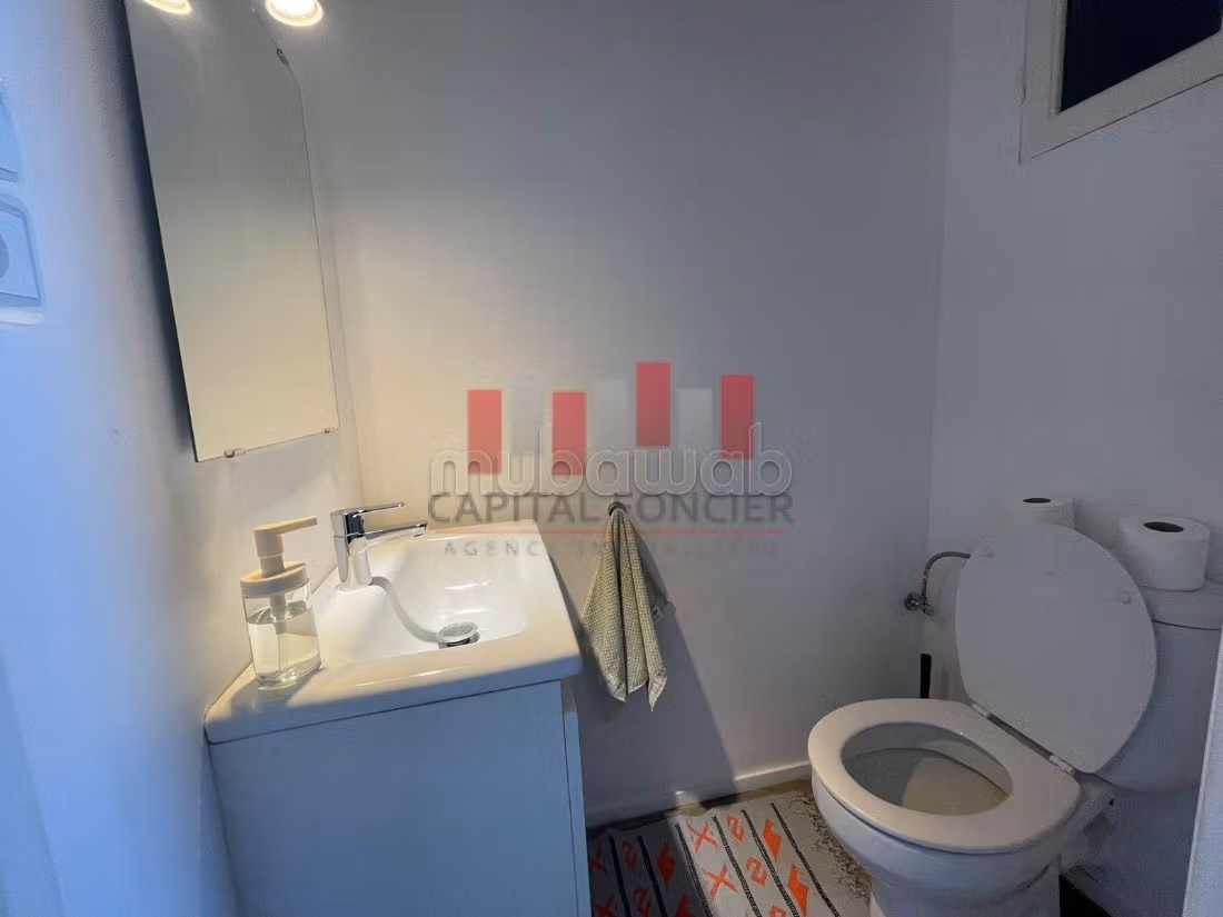 Affitta questo appartamento in centro città. Superficie di 120 m². Ben arredato