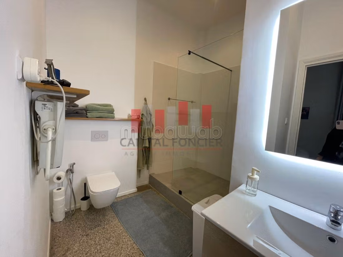 Affitta questo appartamento in centro città. Superficie di 120 m². Ben arredato