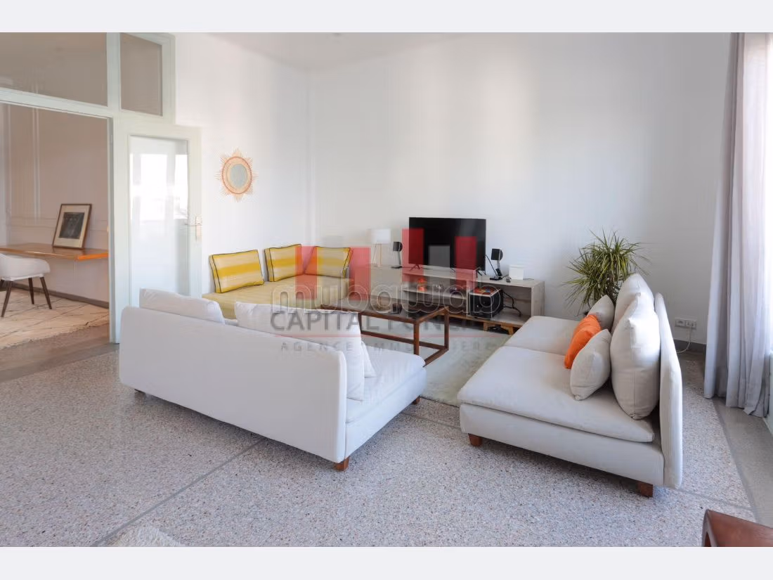 Affitta questo appartamento in centro città. Superficie di 120 m². Ben arredato