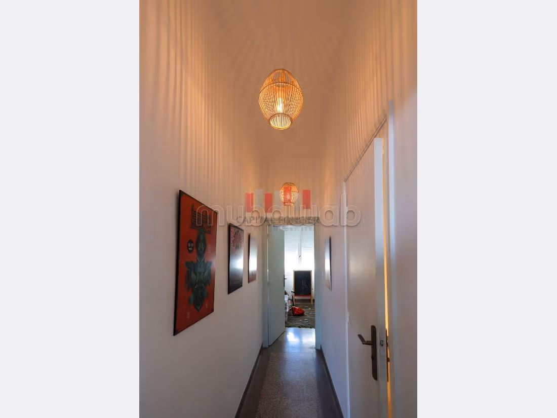 Affitta questo appartamento in centro città. Superficie di 120 m². Ben arredato