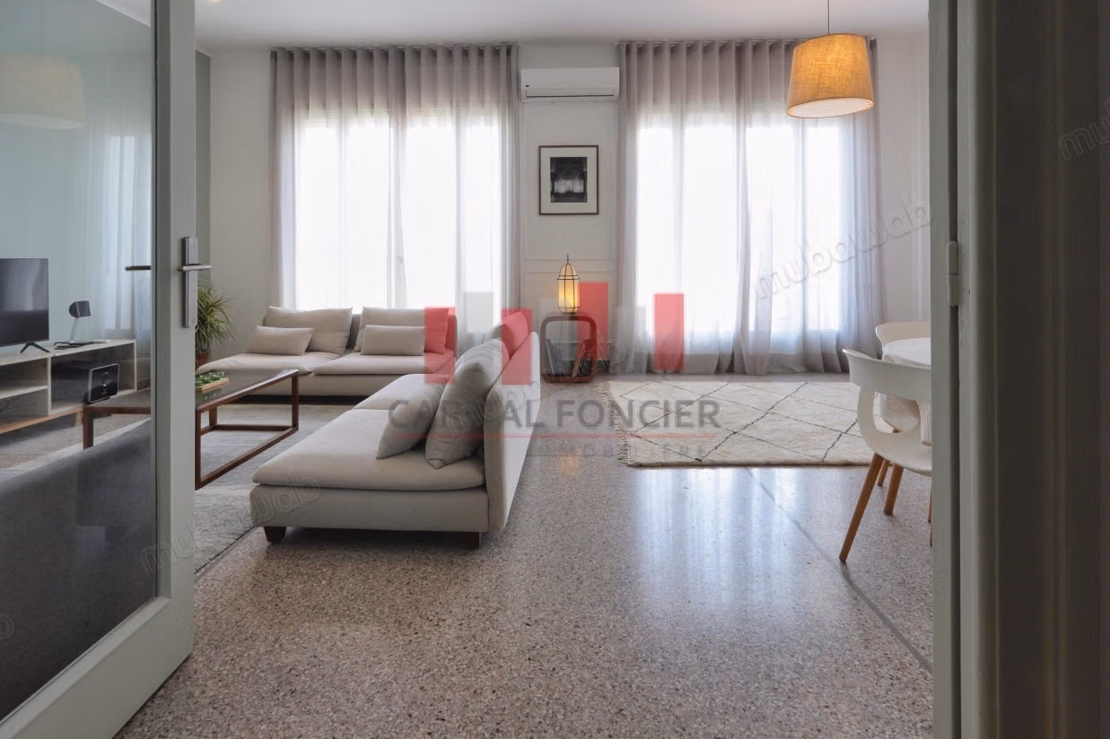 Très bel appartement en location en Centre Ville. 
1 belle chambre. 
Bien meublé