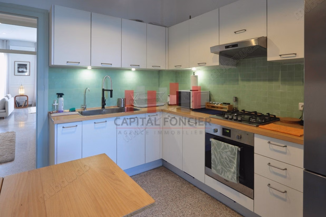 Très bel appartement en location en Centre Ville. 
1 belle chambre. 
Bien meublé