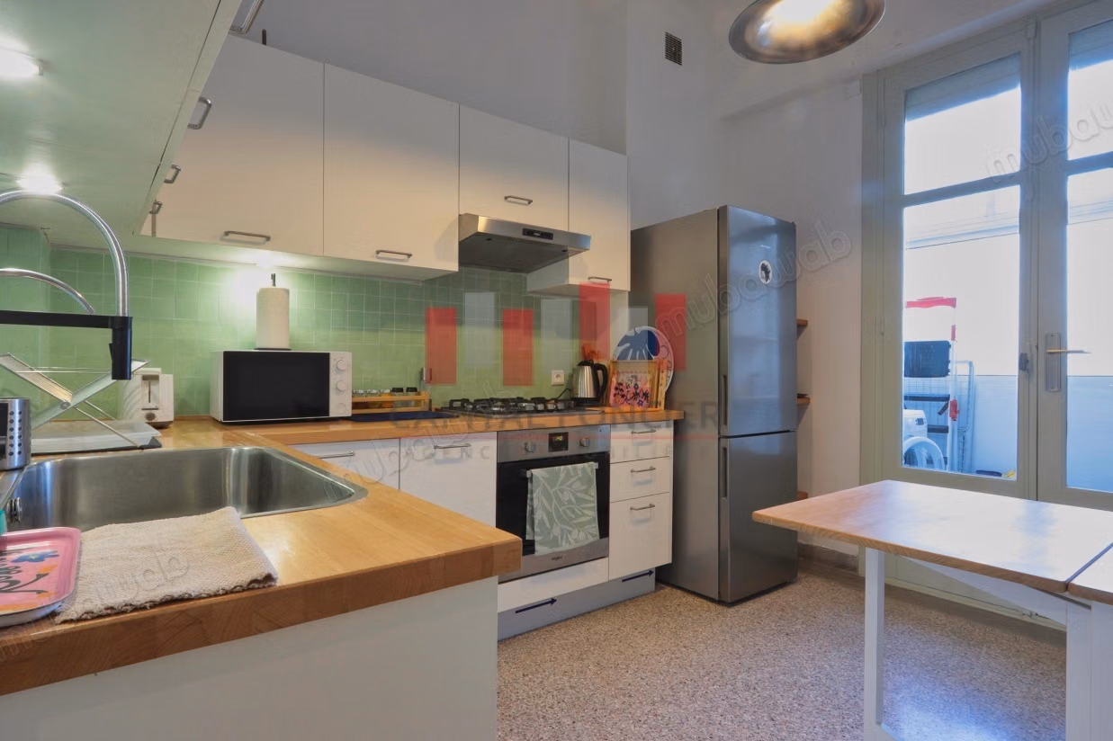 Très bel appartement en location en Centre Ville. 
1 belle chambre. 
Bien meublé