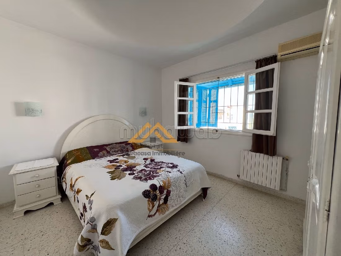 Luxury Villa for sale in Chott Meriem. 5 large living areas. Garden and terrace