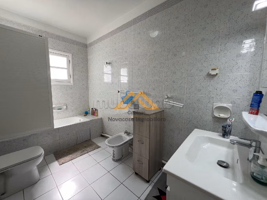 Luxury Villa for sale in Chott Meriem. 5 large living areas. Garden and terrace