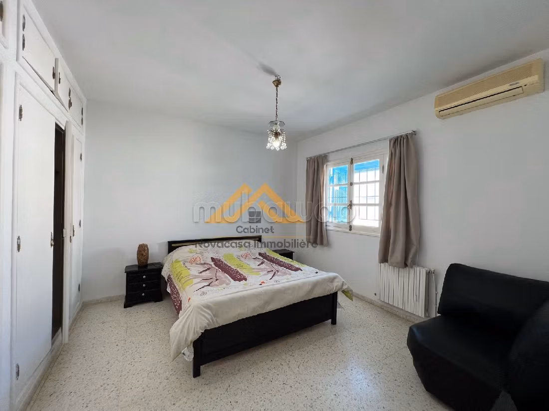 Luxury Villa for sale in Chott Meriem. 5 large living areas. Garden and terrace