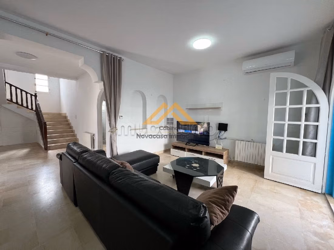 Luxury Villa for sale in Chott Meriem. 5 large living areas. Garden and terrace