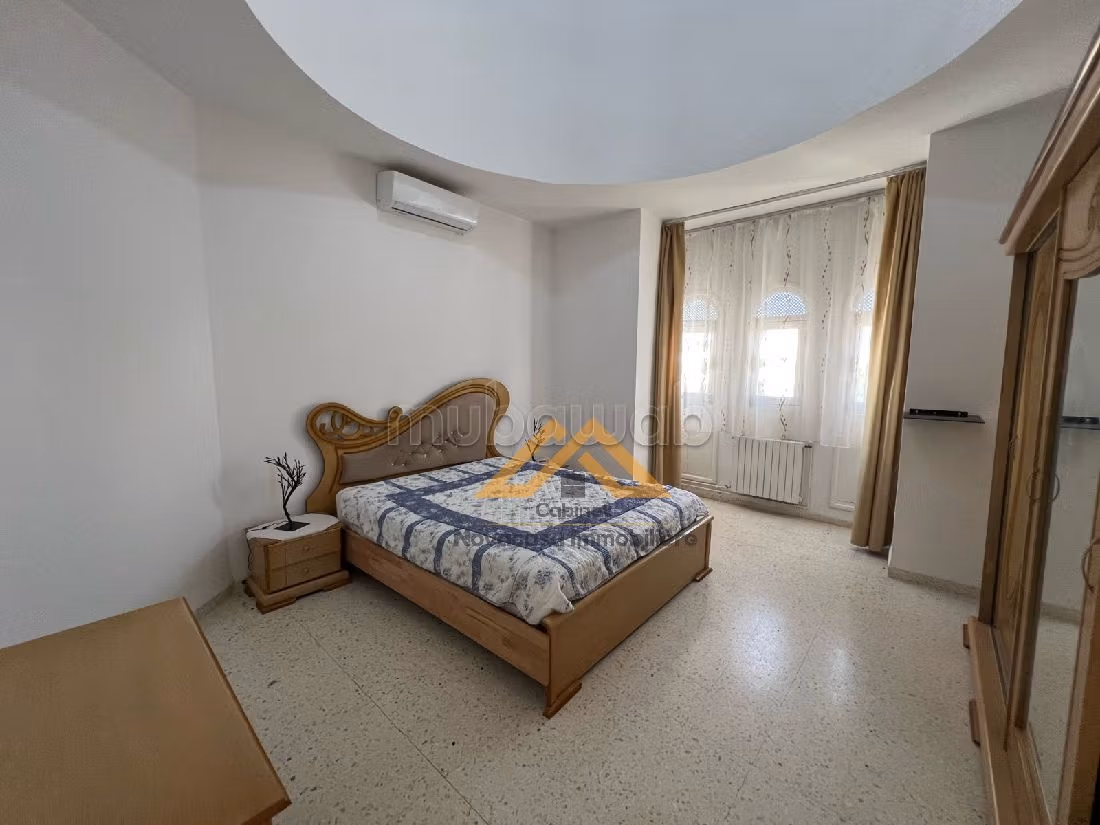 Luxury Villa for sale in Chott Meriem. 5 large living areas. Garden and terrace