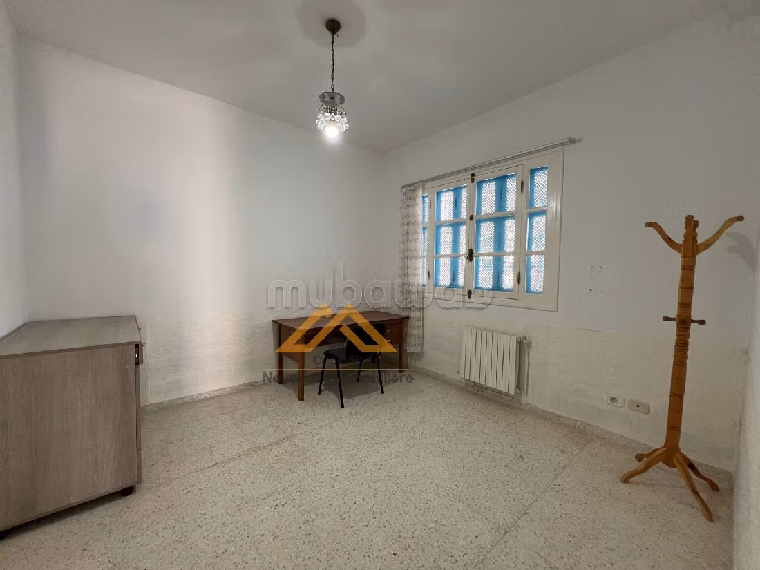 Luxury Villa for sale in Chott Meriem. 5 large living areas. Garden and terrace