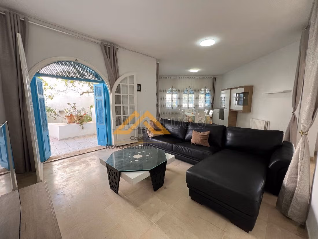 Luxury Villa for sale in Chott Meriem. 5 large living areas. Garden and terrace