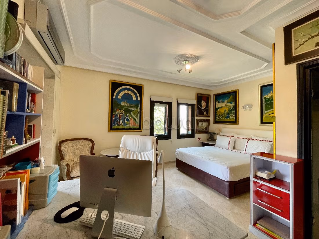 Luxury villa for sale in Ennakhil (Palmeraie). 4 beautiful rooms. Dressing room.