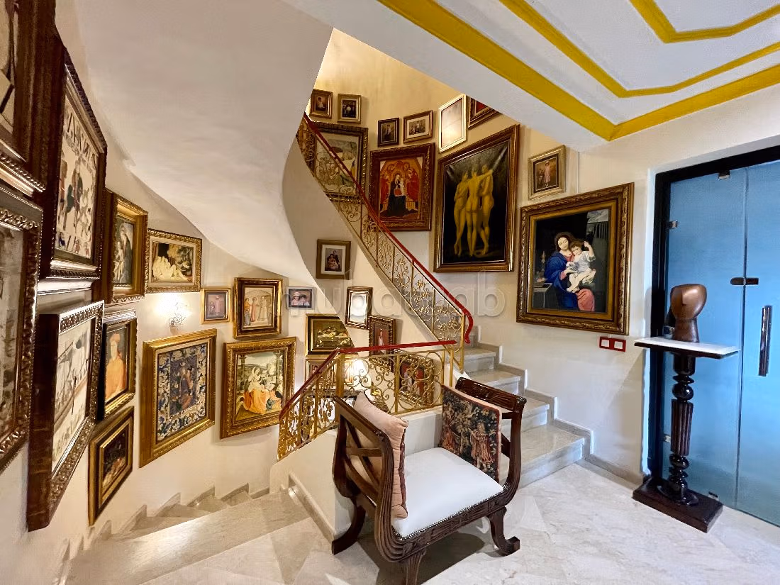 Luxury villa for sale in Ennakhil (Palmeraie). 4 beautiful rooms. Dressing room.