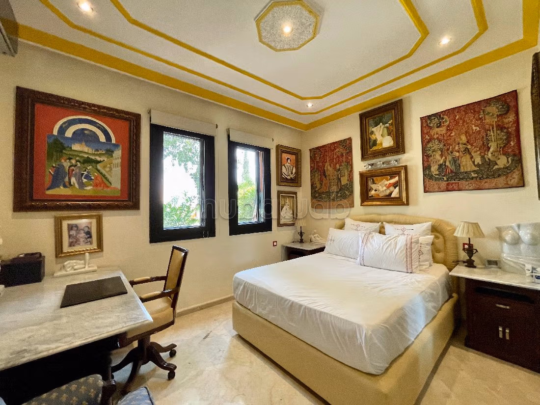 Luxury villa for sale in Ennakhil (Palmeraie). 4 beautiful rooms. Dressing room.