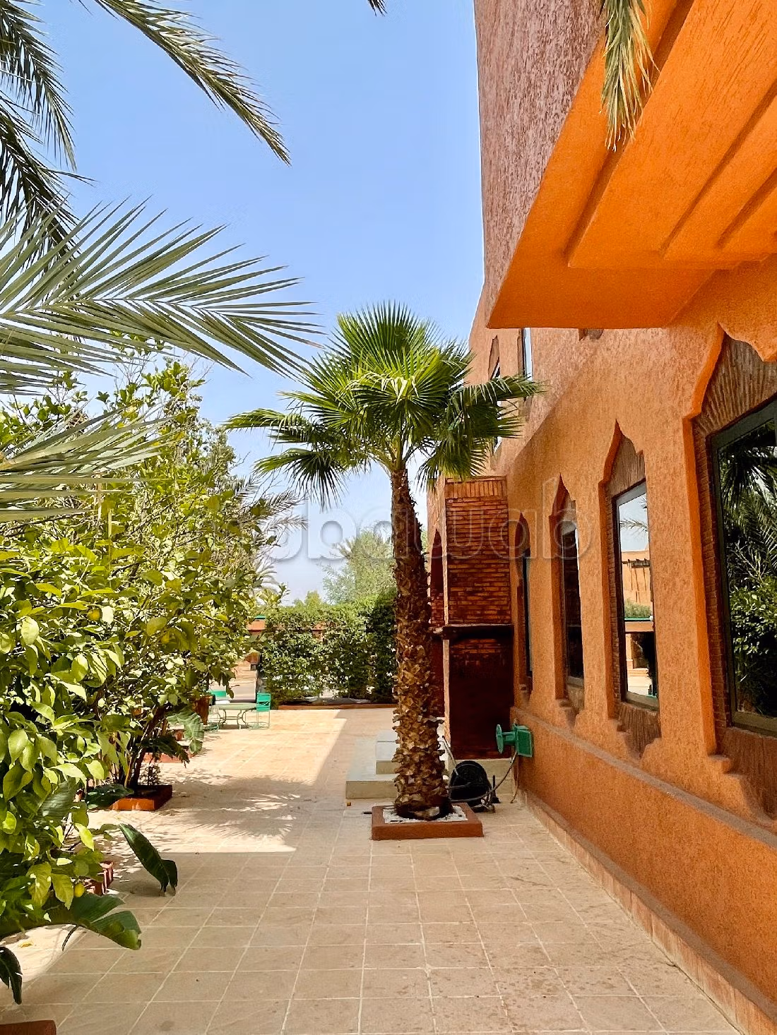 Luxury villa for sale in Ennakhil (Palmeraie). 4 beautiful rooms. Dressing room.