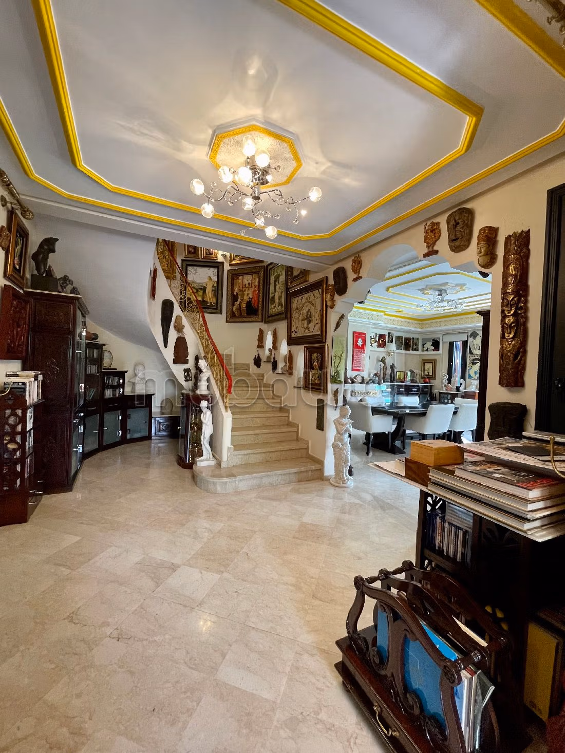 Luxury villa for sale in Ennakhil (Palmeraie). 4 beautiful rooms. Dressing room.