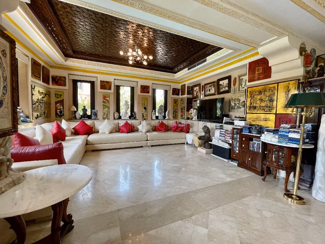 Luxury villa for sale in Ennakhil (Palmeraie). 4 beautiful rooms. Dressing room.