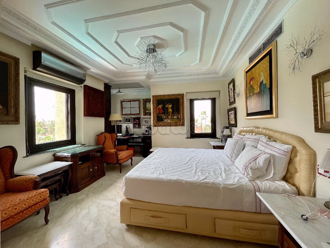 Luxury villa for sale in Ennakhil (Palmeraie). 4 beautiful rooms. Dressing room.