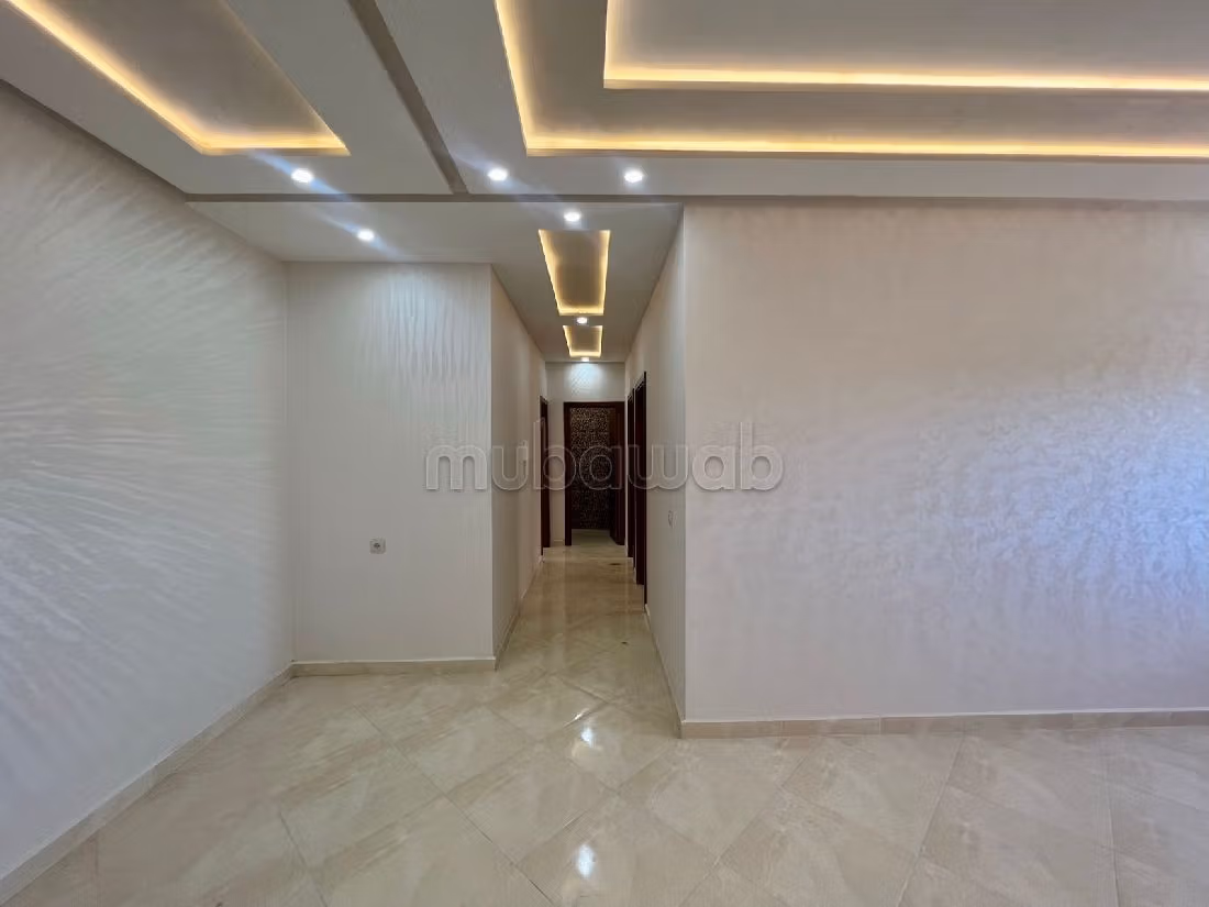 Splendido appartamento in vendita a Al Kawtar. Superficie di 122 m². Porta blindata e impianto con antenna parabolica.