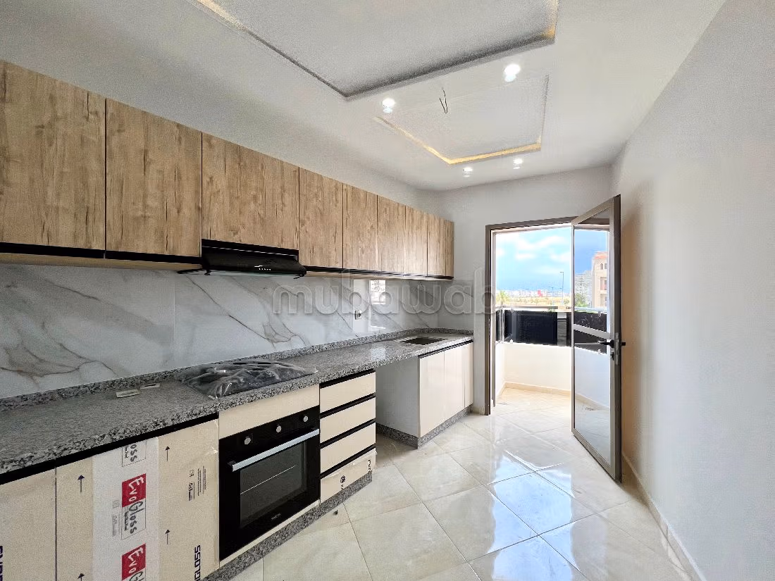 Splendido appartamento in vendita a Al Kawtar. Superficie di 122 m². Porta blindata e impianto con antenna parabolica.