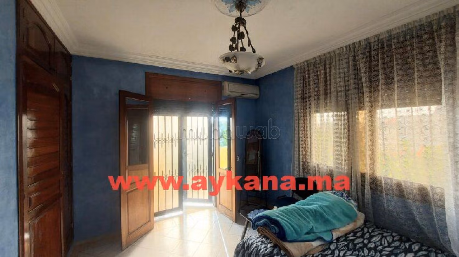 House for sale in Riyad. 5 beautiful rooms. Cellar, Large terrace. 