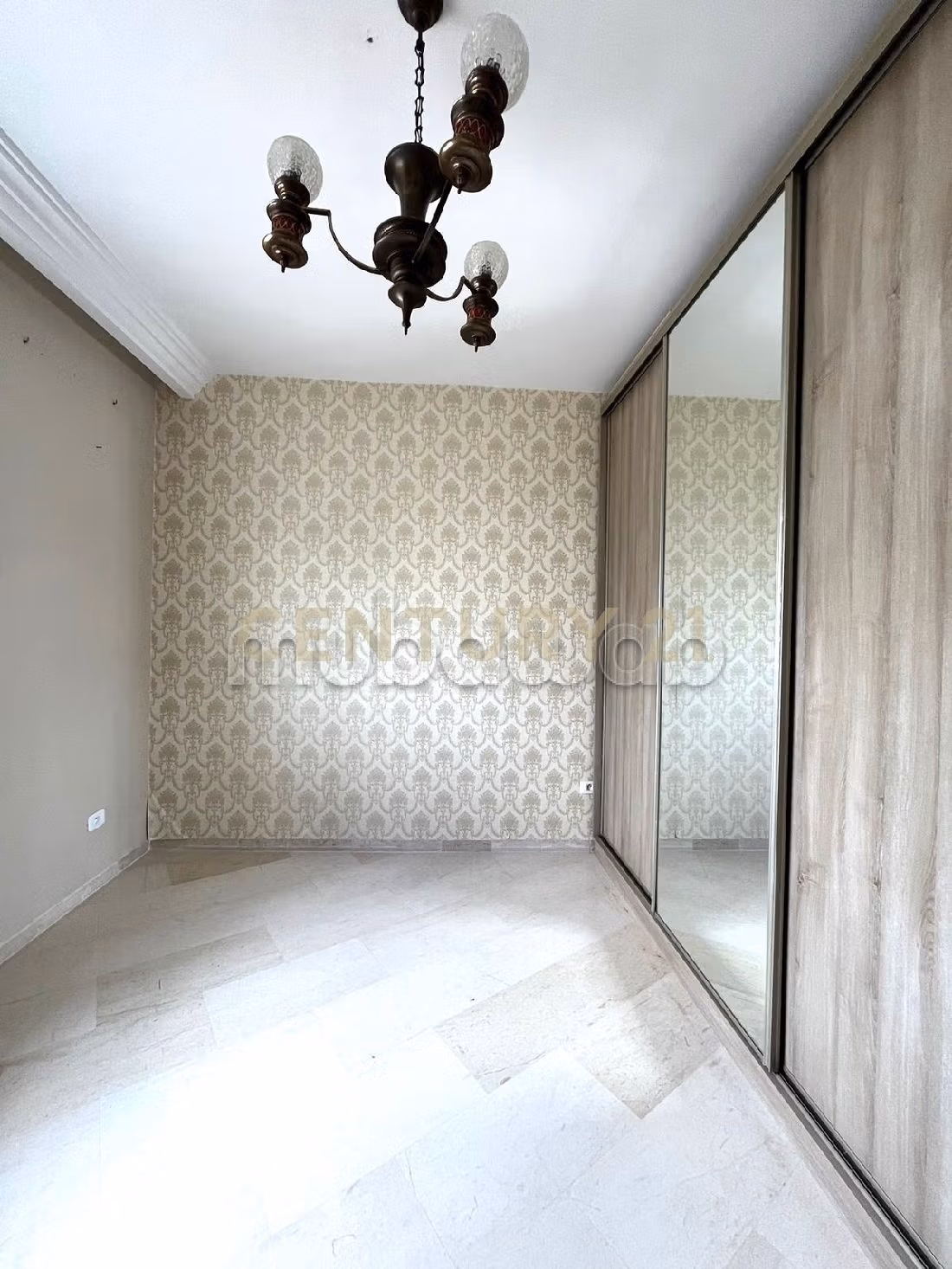 Bellissima casa in affitto a Cité Mohamed Ali. 4 ampi locali. Doppi vetri e riscaldamento