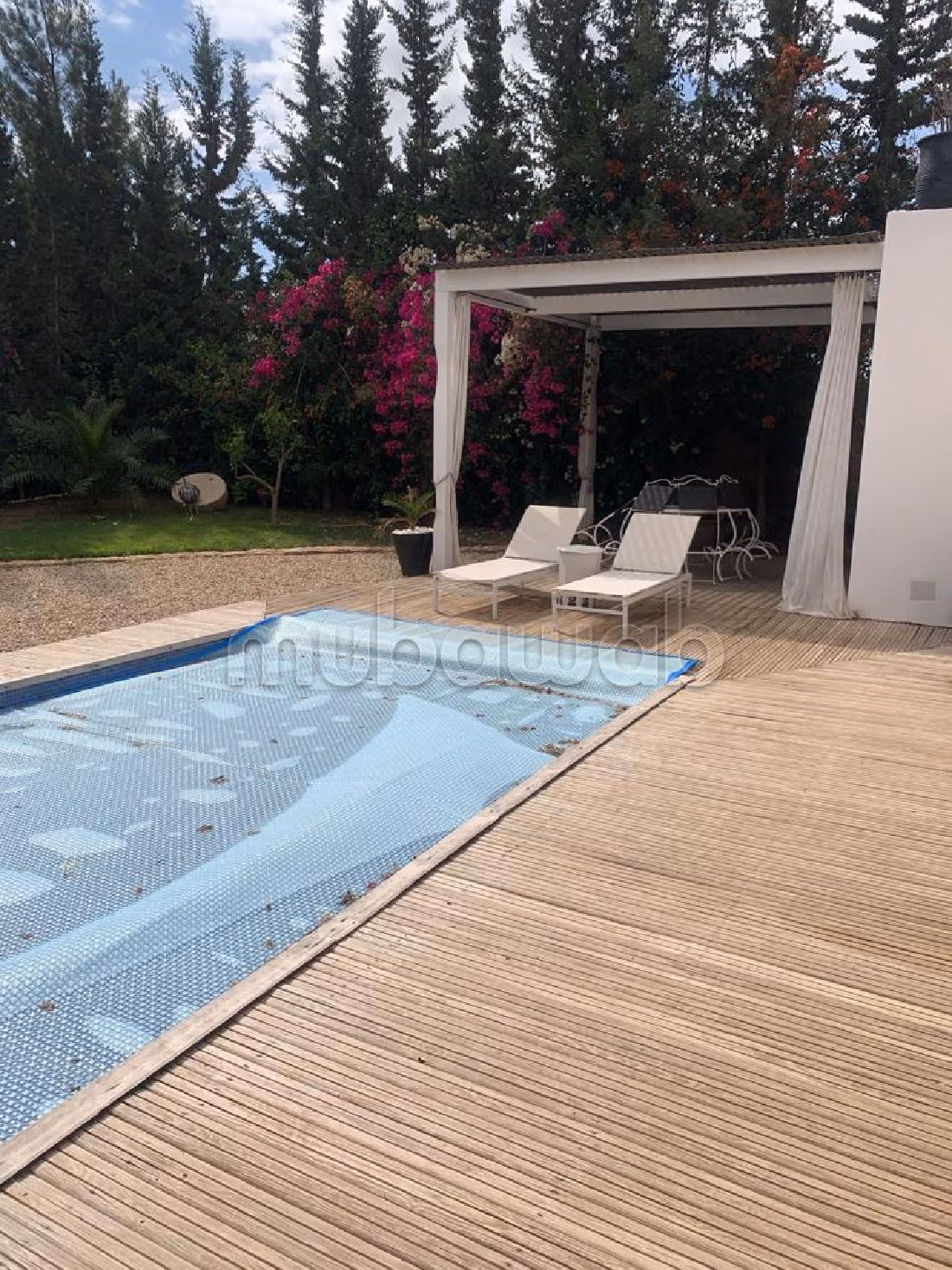 فيلا ممتازة للبيع ب ادا وكرد. المساحة الكلية 600 م². حديقة وشرفة. 