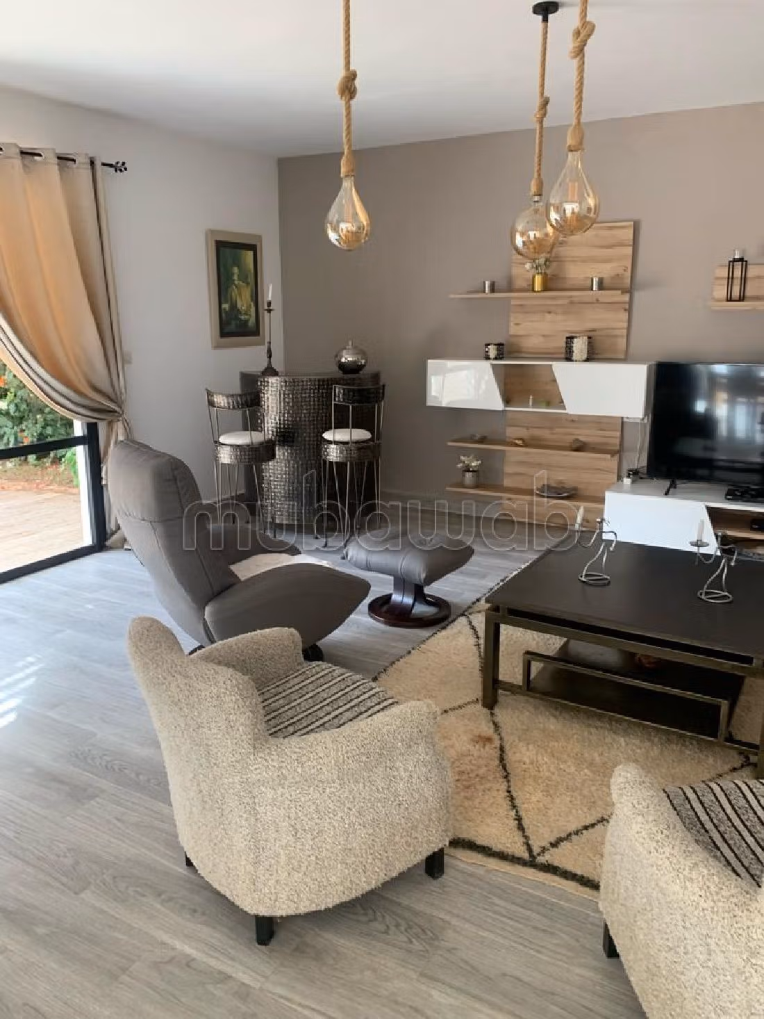 فيلا ممتازة للبيع ب ادا وكرد. المساحة الكلية 600 م². حديقة وشرفة. 