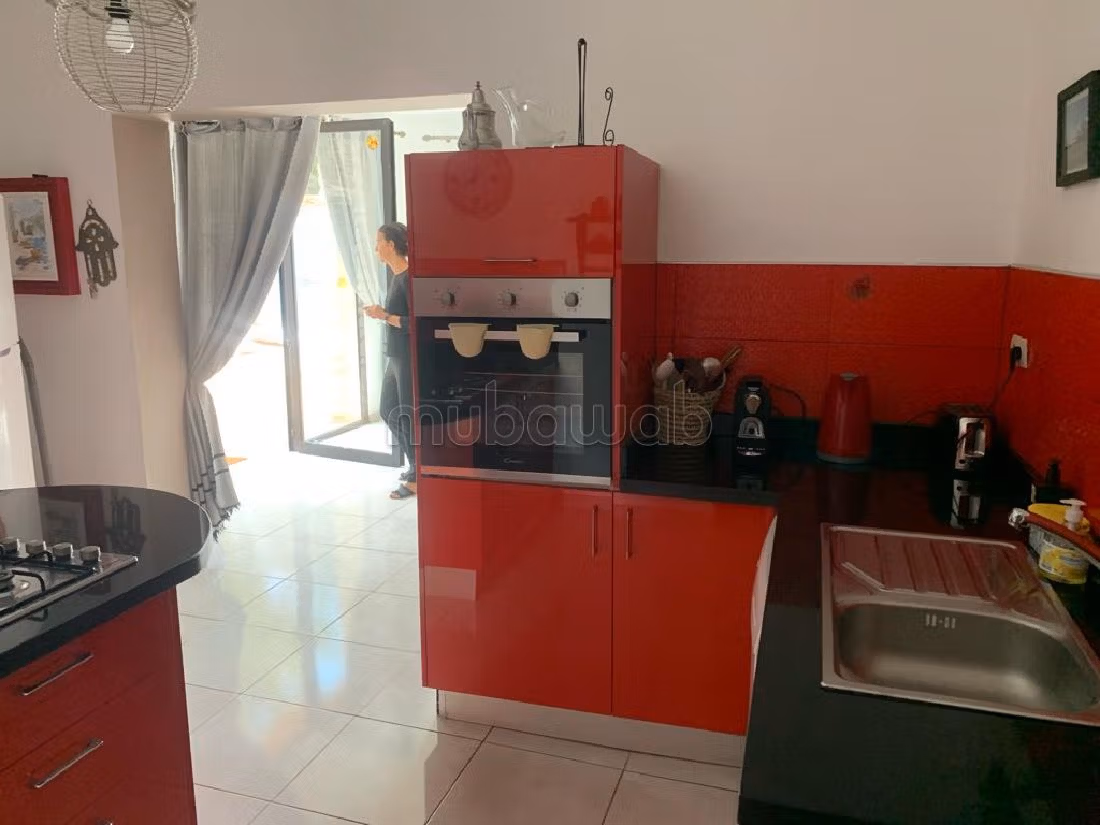 فيلا ممتازة للبيع ب ادا وكرد. المساحة الكلية 600 م². حديقة وشرفة. 