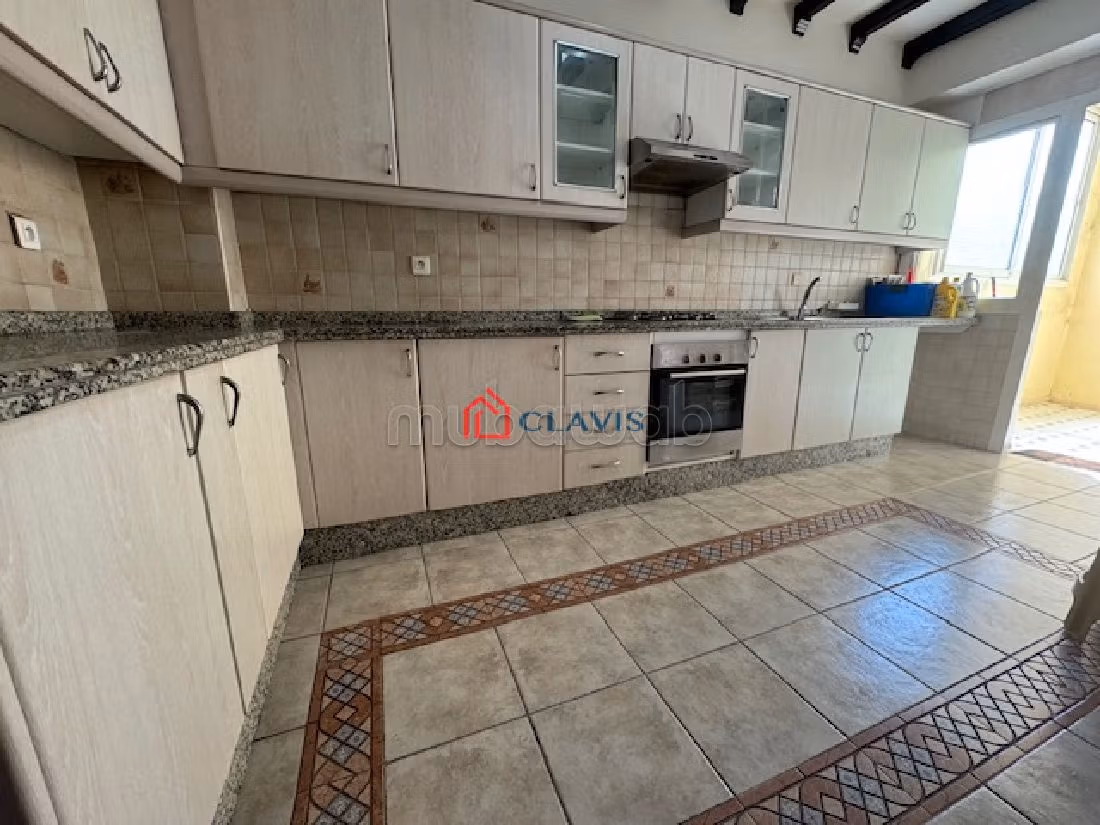 Splendido appartamento in vendita a Triangle d'Or. 4 locali spaziosi. Terrazzo e ascensore. 