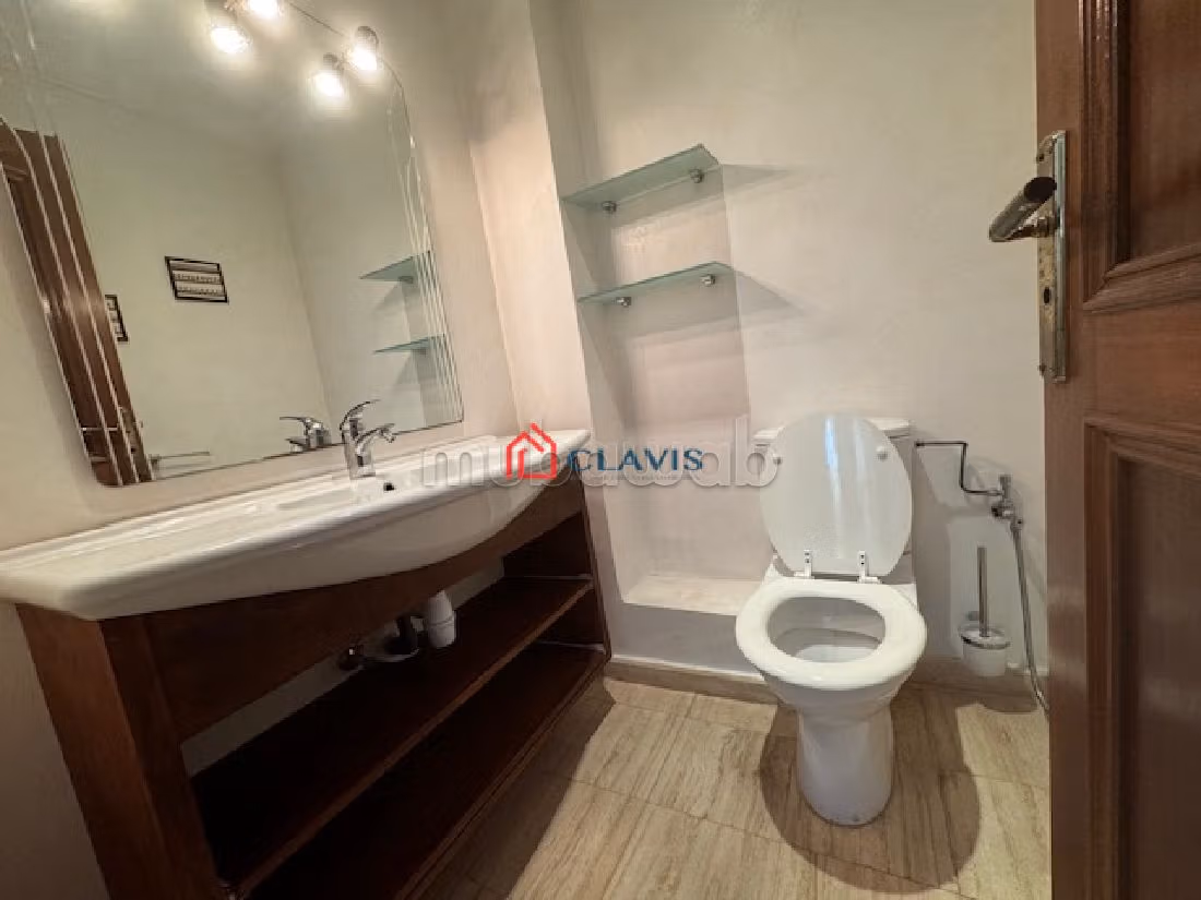 Splendido appartamento in vendita a Triangle d'Or. 4 locali spaziosi. Terrazzo e ascensore. 