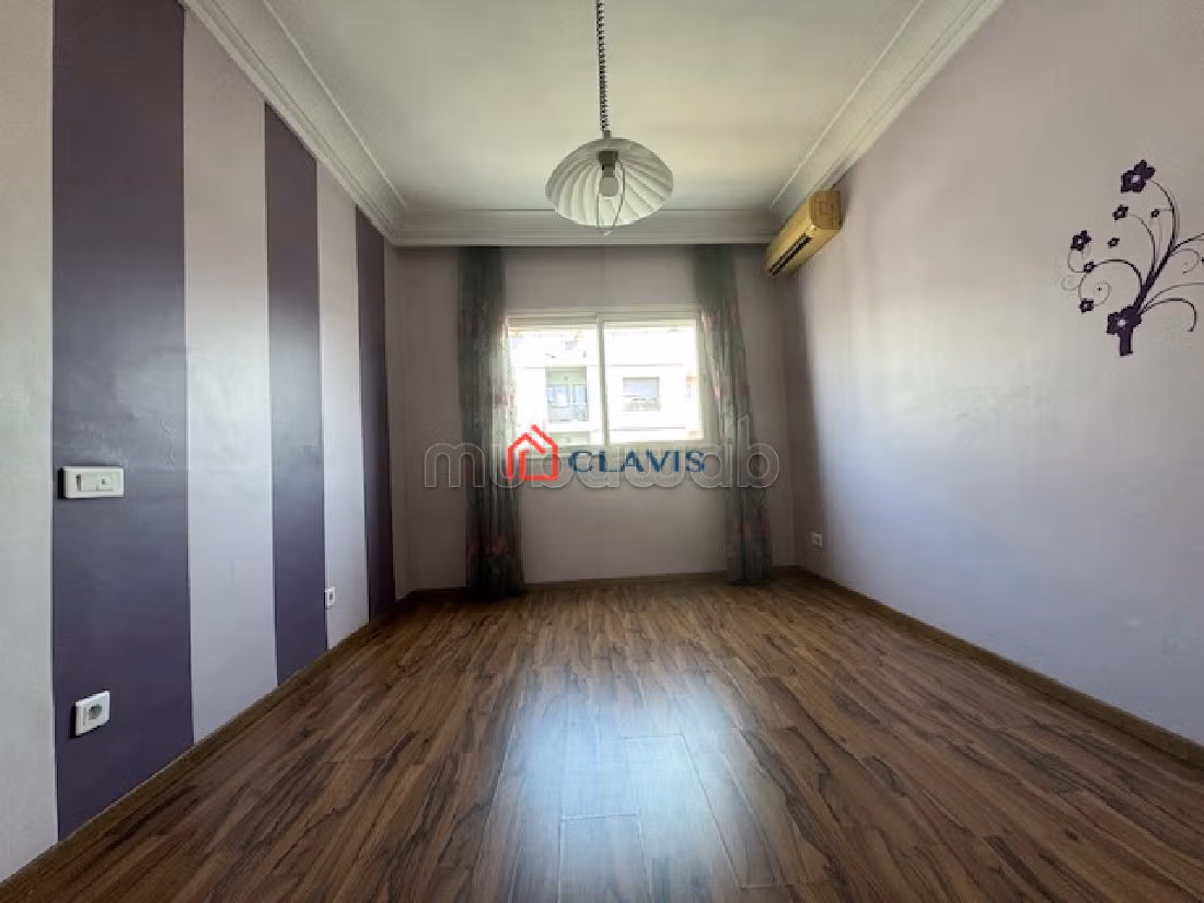 Splendido appartamento in vendita a Triangle d'Or. 4 locali spaziosi. Terrazzo e ascensore. 