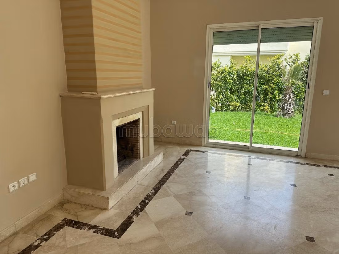 Luxury Villa for rent in Ain Diab. Small area 400 m². Swimming pool. 