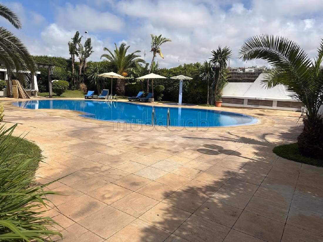 Luxury Villa for rent in Ain Diab. Small area 400 m². Swimming pool. 