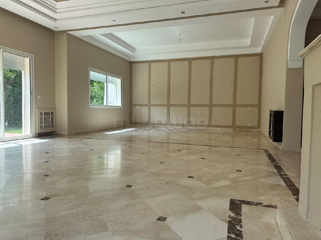 Luxury Villa for rent in Ain Diab. Small area 400 m². Swimming pool. 