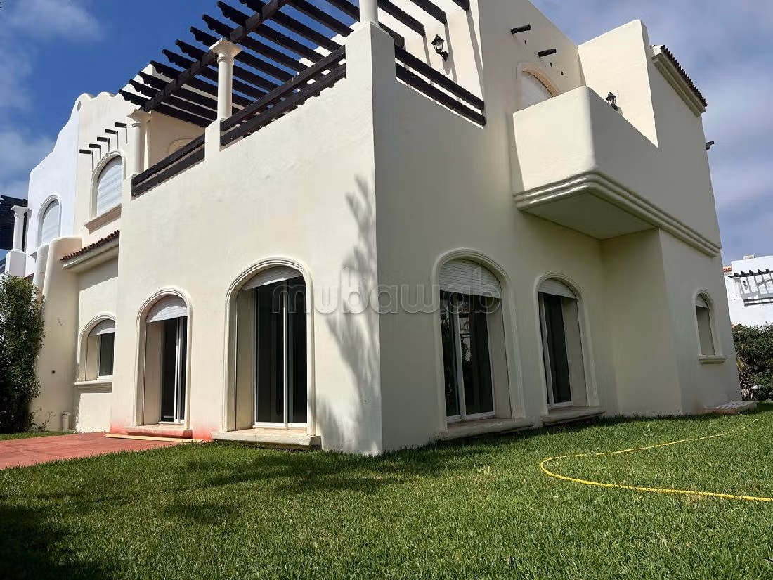 Luxury Villa for rent in Ain Diab. Small area 400 m². Swimming pool. 