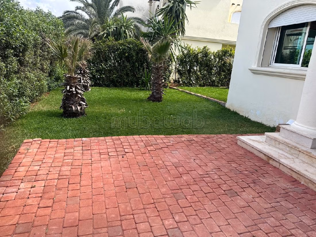 Luxury Villa for rent in Ain Diab. Small area 400 m². Swimming pool. 