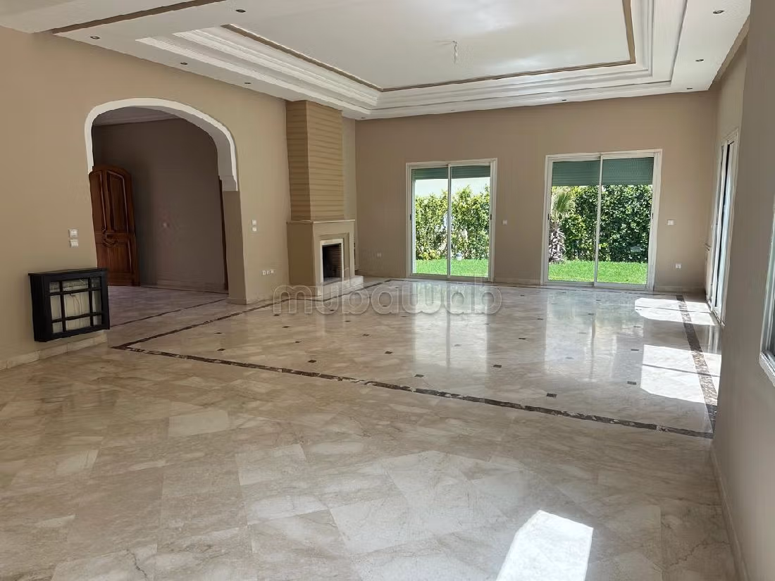 Luxury Villa for rent in Ain Diab. Small area 400 m². Swimming pool. 