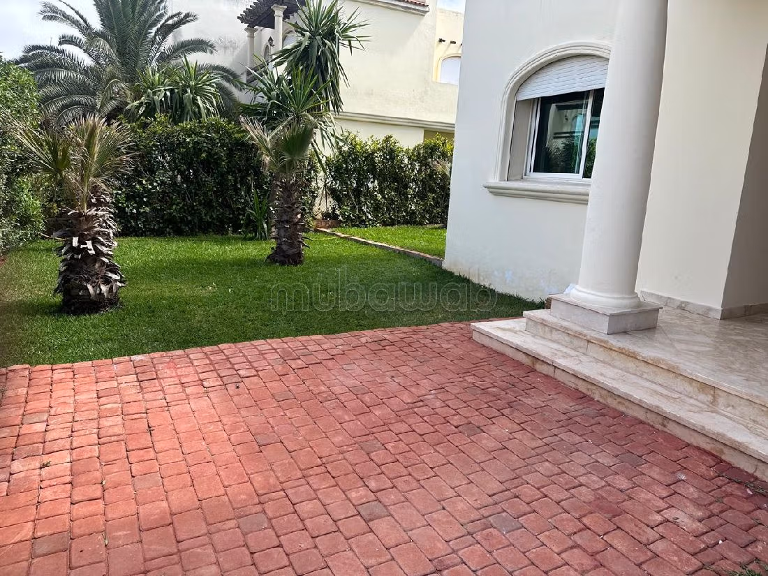 Luxury Villa for rent in Ain Diab. Small area 400 m². Swimming pool. 