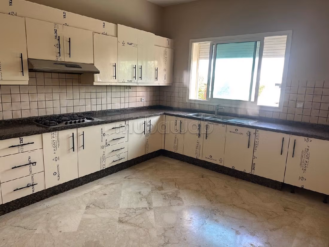 Luxury Villa for rent in Ain Diab. Small area 400 m². Swimming pool. 