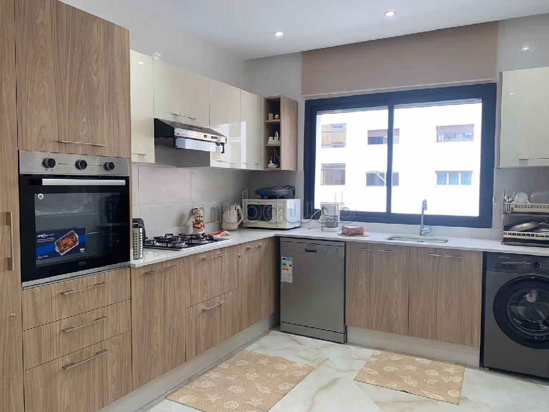 شقة رائعة للإيجار براسين. 3 قطع كبيرة. مفروشة