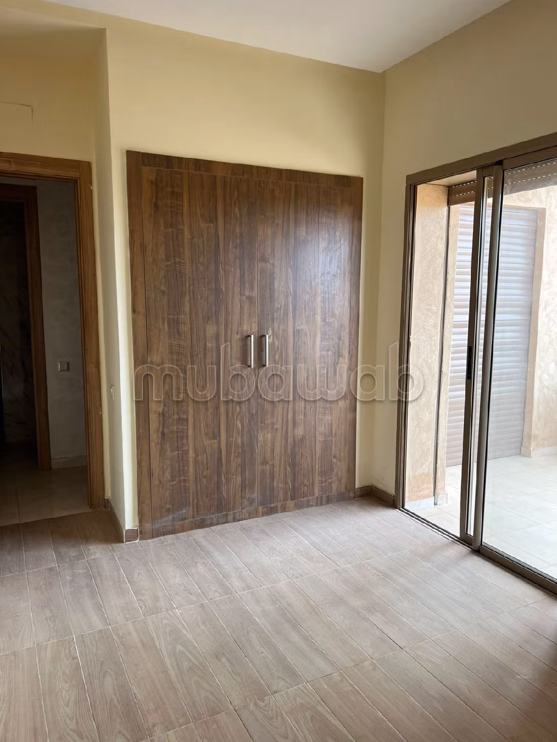 شقة للبيع ب بوليفارد ميد 6. المساحة 93 م². شرفة وحديقة. 