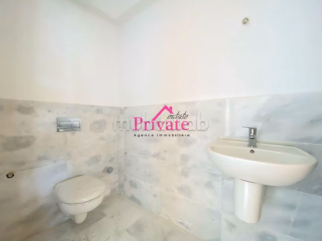 Offices for rent in Administratif. Area of 77 m². caretaker service available, General air conditioning. 