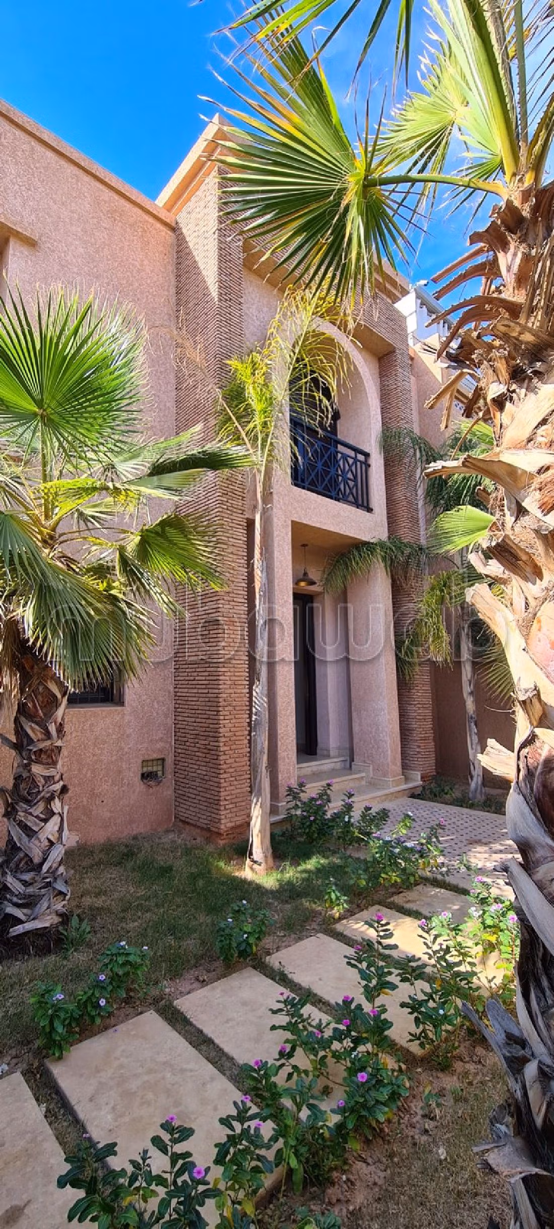 كراء فيلا فاخرة طريق فاس ب. 7 قطع كبيرة. مفروشة.