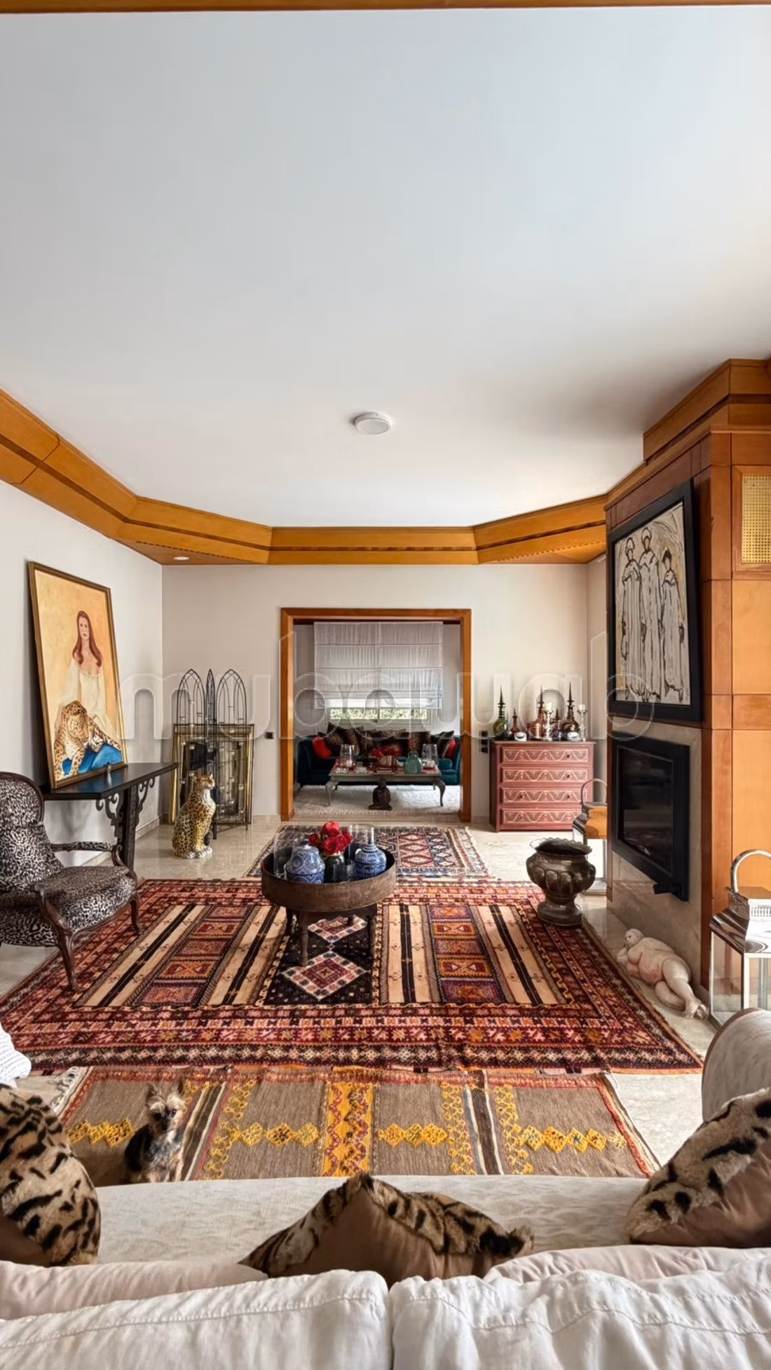 High quality villa rental in Anfa Supérieur. 7 large rooms. Parking spaces and beautiful garden.