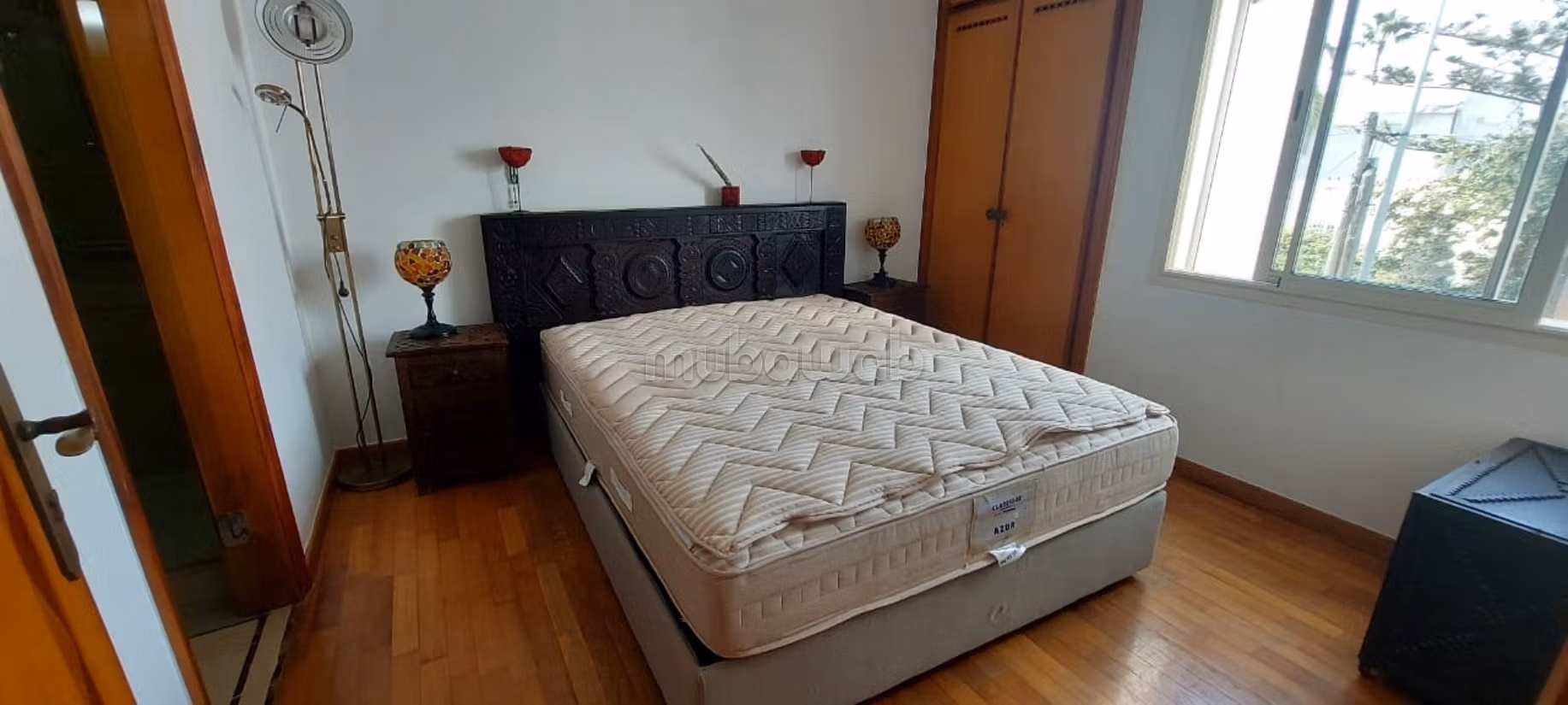 High quality villa rental in Anfa Supérieur. 7 large rooms. Parking spaces and beautiful garden.