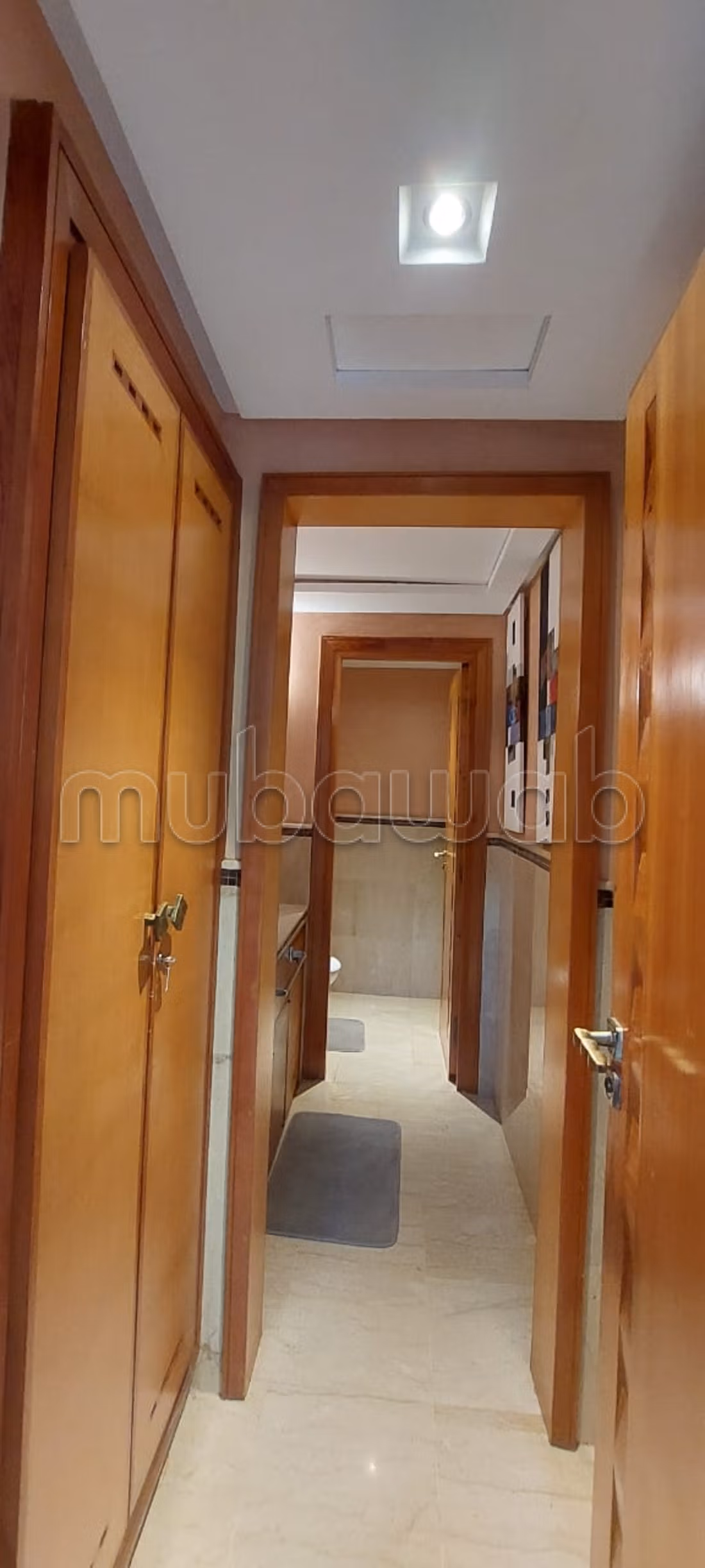 High quality villa rental in Anfa Supérieur. 7 large rooms. Parking spaces and beautiful garden.