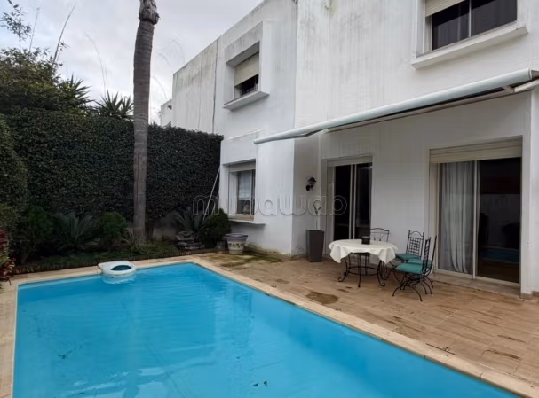 Meravigliosa villa in affitto a Anfa Supérieur. 7 locali spaziosi. Giardino e garage.